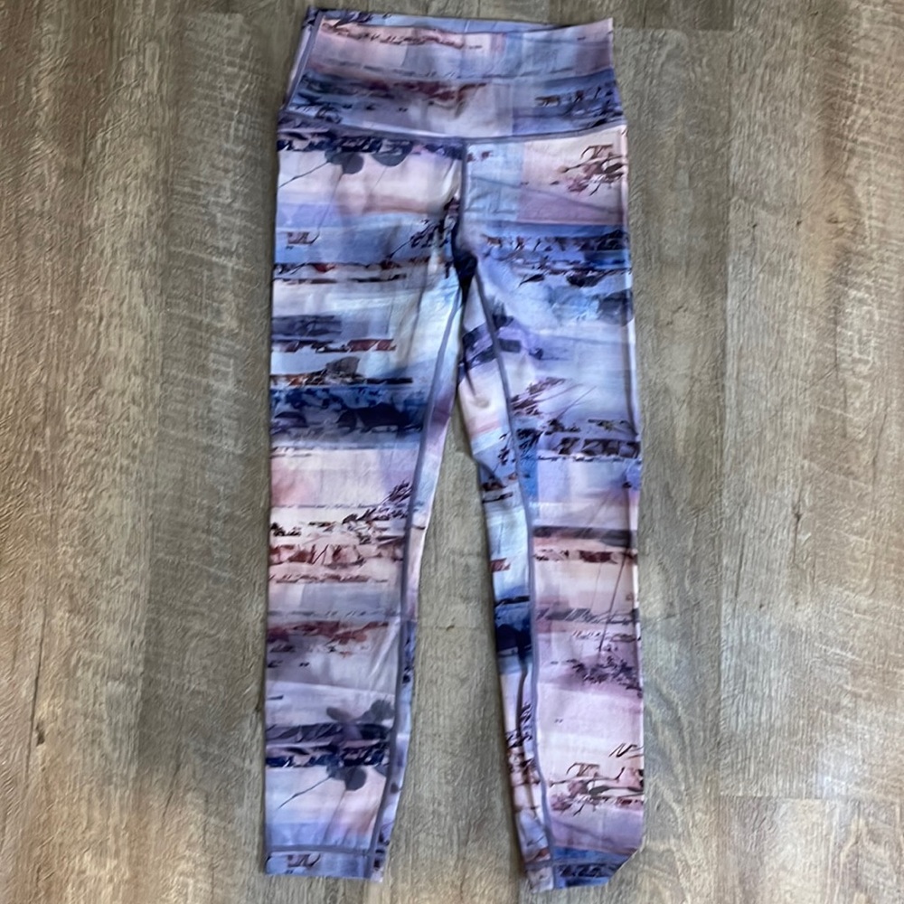VEUC Rare Lululemon 25” leggings